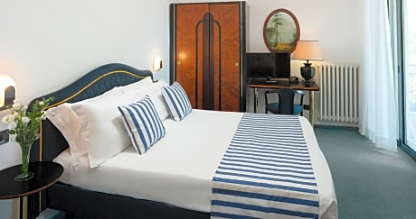 Deluxe Double Room with Balcony and Sea View