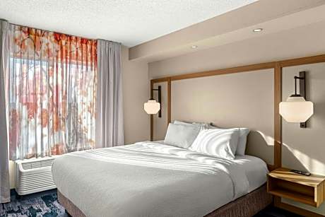 King Room with Adapted Tub - Mobility and Hearing Accessible