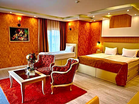 Deluxe One-Bedroom Suite