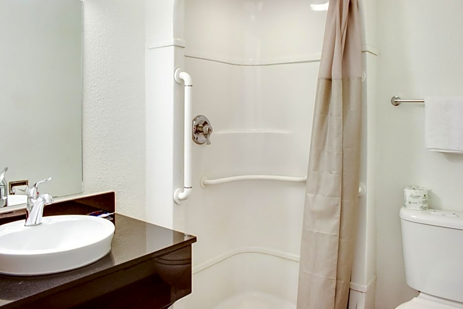 Motel 6-Bakersfield, CA - South