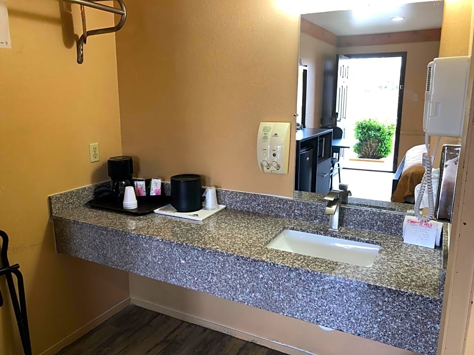 Americas Best Value Inn - Legend's Inn