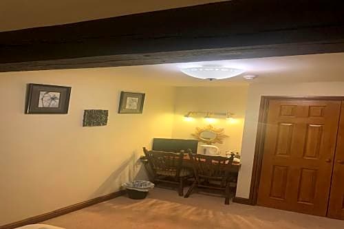 OYO Ye Olde Mustard Pot