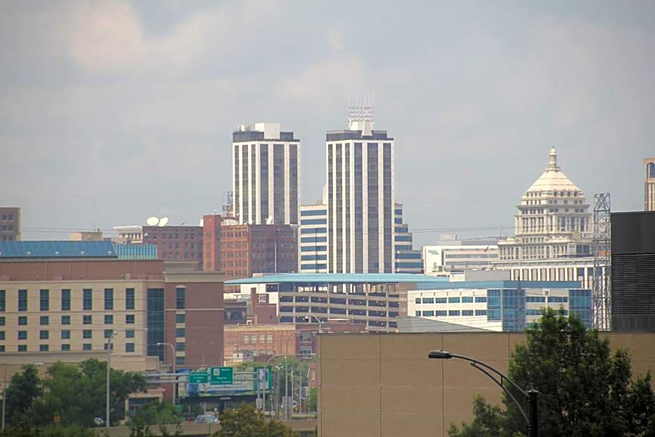 Holiday Inn and Suites East Peoria By IHG