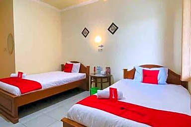 RedDoorz Syariah near T1 Juanda Airport 2