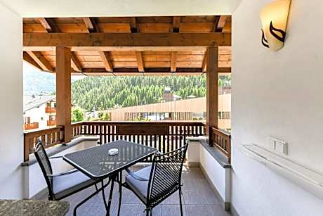 Two-Bedroom Apartment (4 Adults)