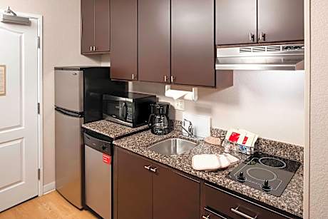 Studio, 1 King Bed with Sofa bed (Mobility/Hearing Access, Roll-In Shwr)