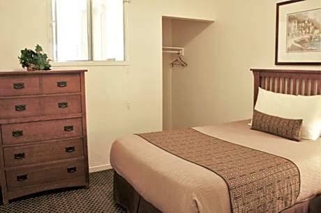Two Bedroom with Queen Bed and Double Bed - No View
