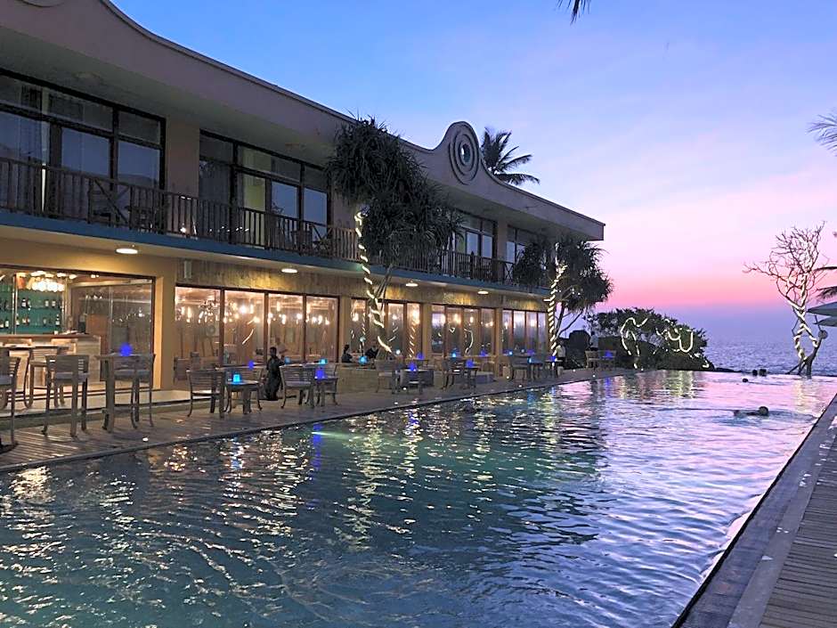 Thaproban Pavilion Waves Unawatuna