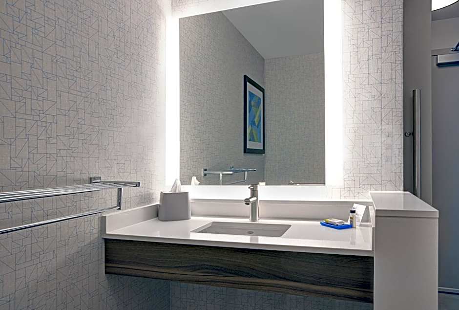 Holiday Inn Express Milwaukee Downtown By IHG