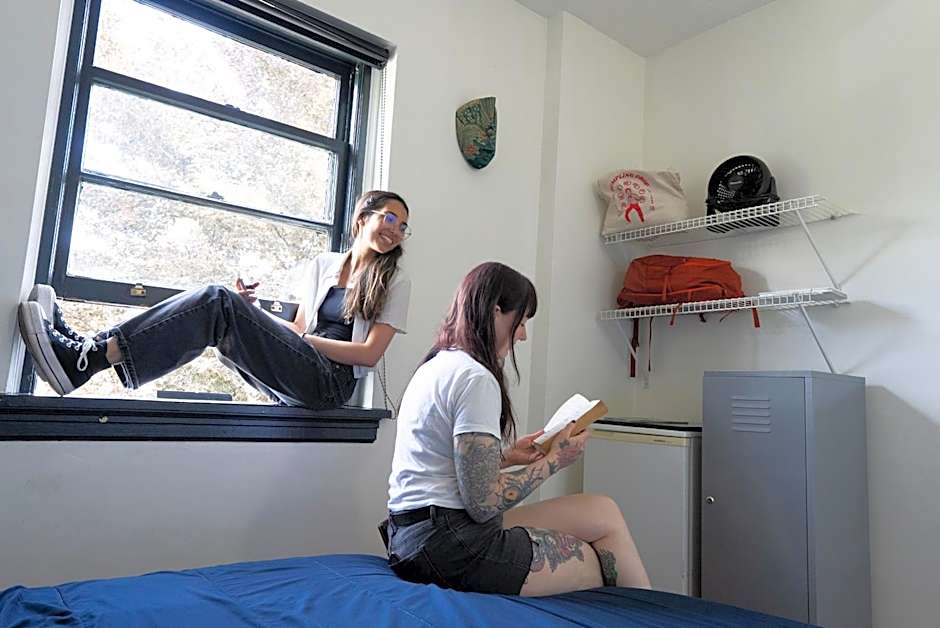 Ocean Island Inn | Backpackers | Suites