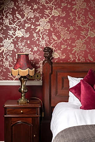 Queen Suite with Spa Bath