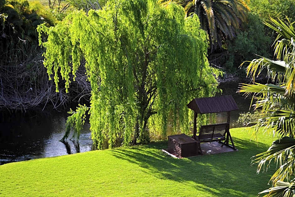 Riverside Guest Lodge