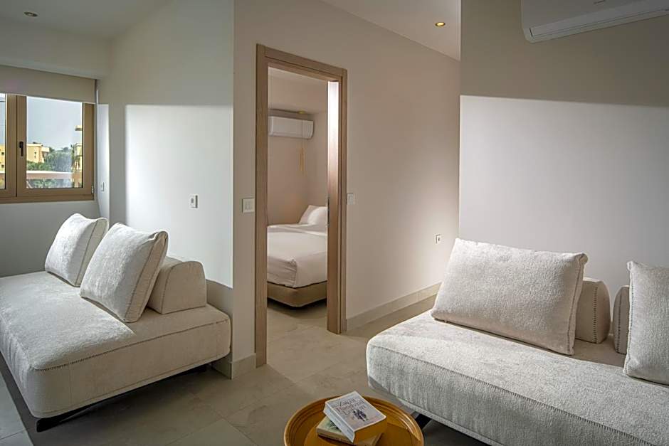 Parthenis Hotel & Suites