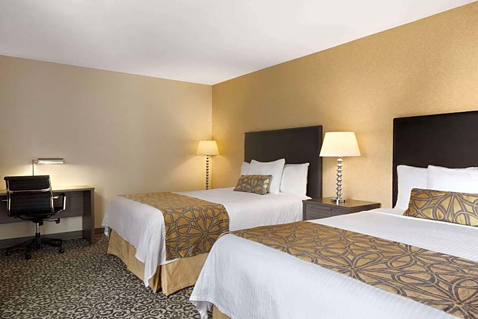 Travelodge by Wyndham Niagara Falls Fallsview