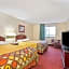 Super 8 by Wyndham Clinton/Jackson West