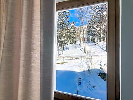 Apartment with Mountain View