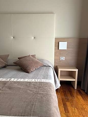 Double or Twin Room with Side Sea View