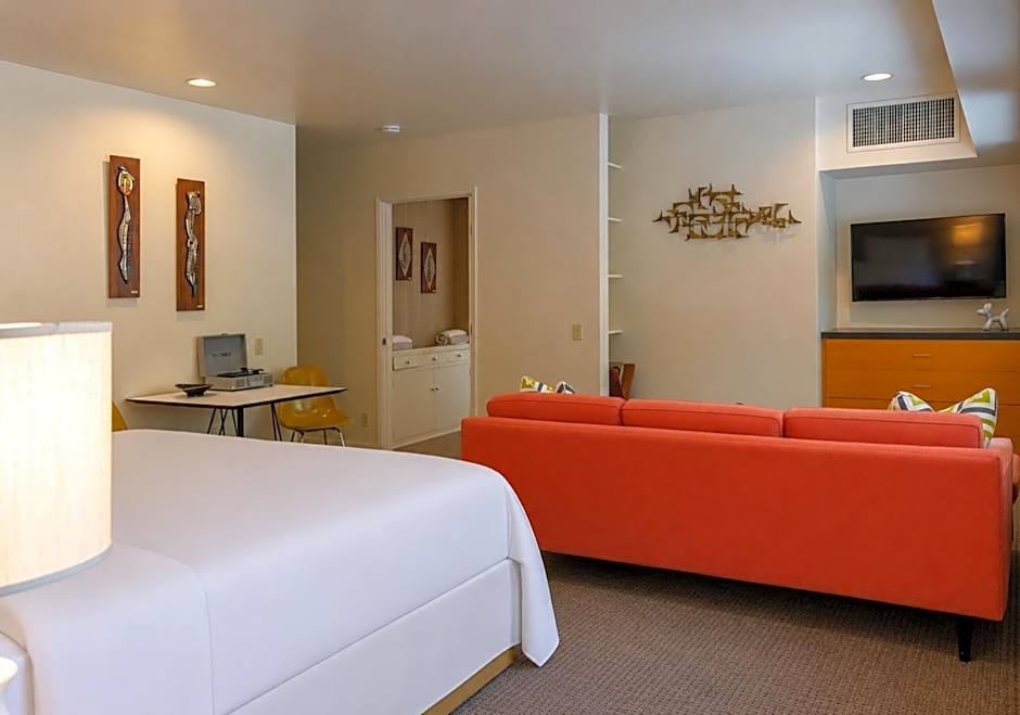 The Hideaway - 21 and Over - A Town & Desert Boutique Hotel