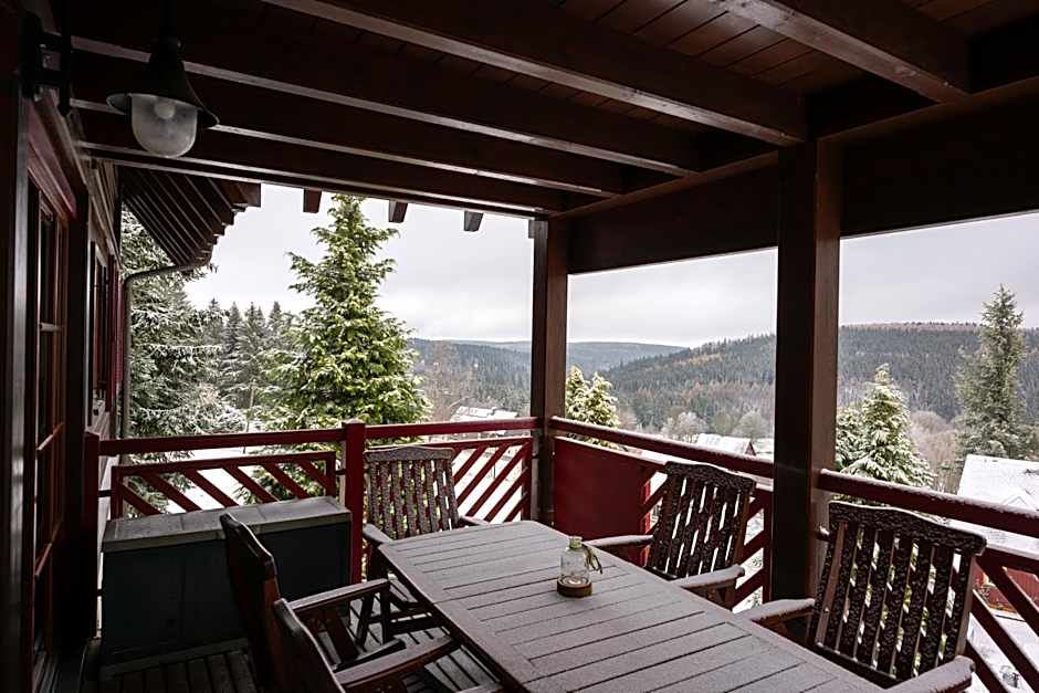 Ferienanlage Zum Silberstollen 2 Häuser am Berg Polderhof und Weißeritzhütte