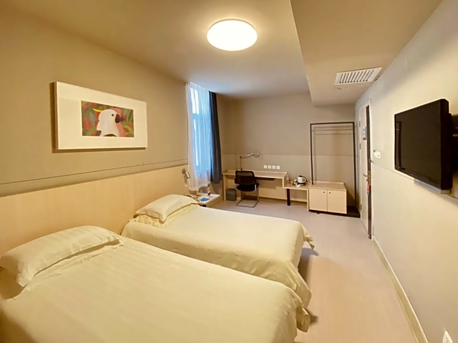 Jinjiang Inn Weihai Liugong Island Scenic Spot Shopping Market