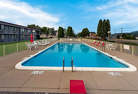 Red Roof Inn Painted Post