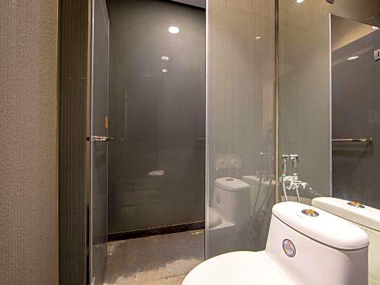 Yifeng Hotel
