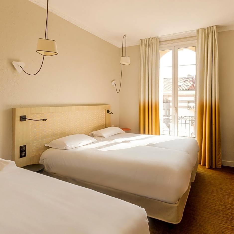 Photo 1 of 5 of Triple Room