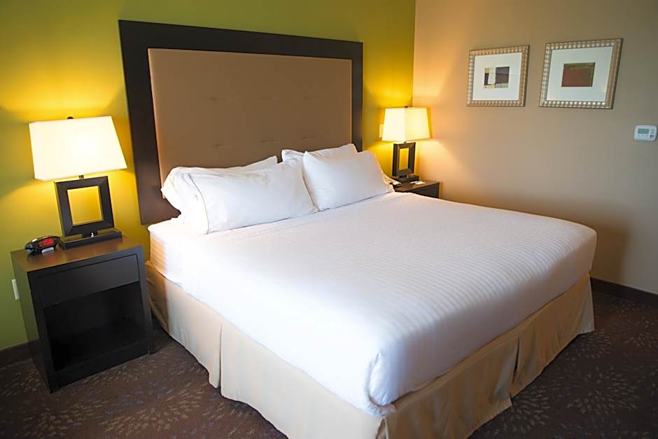 Holiday Inn Express & Suites Northwood By IHG