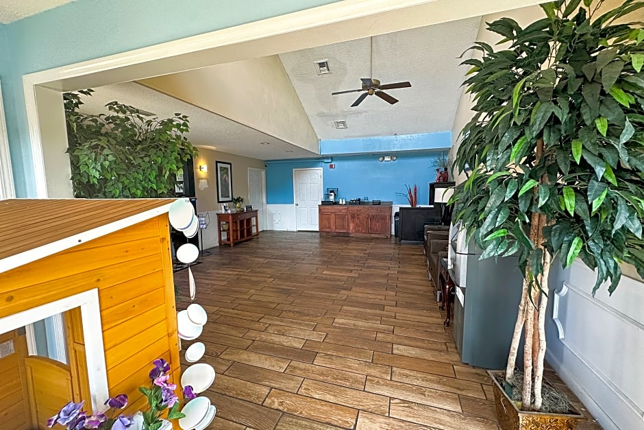 Bonita Lakes Inn
