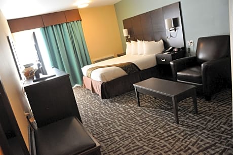 Queen Room with Roll-In Shower - Mobility Accessible/Non-Smoking