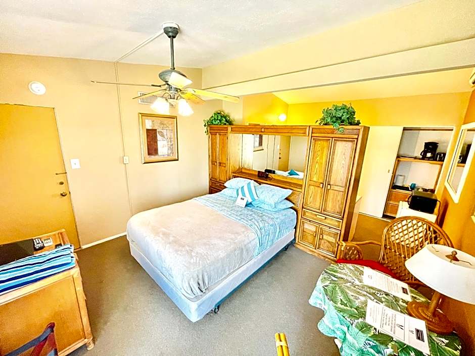 A PLACE IN THE SUN Garden Hotel - Big Units with Privacy Gardens & Heated Pool & Spa in 1 Acre Park Prime Location, PET Friendly