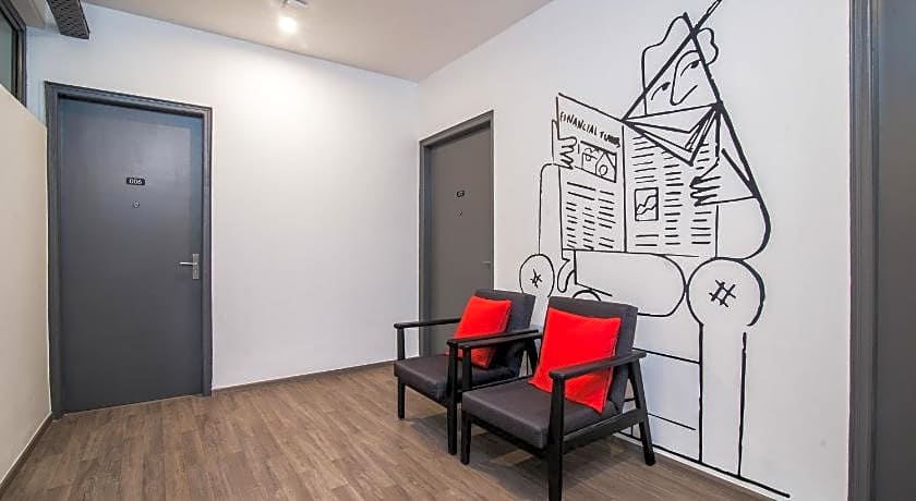 Super Townhouse Galleria Market Near Golf Course Road