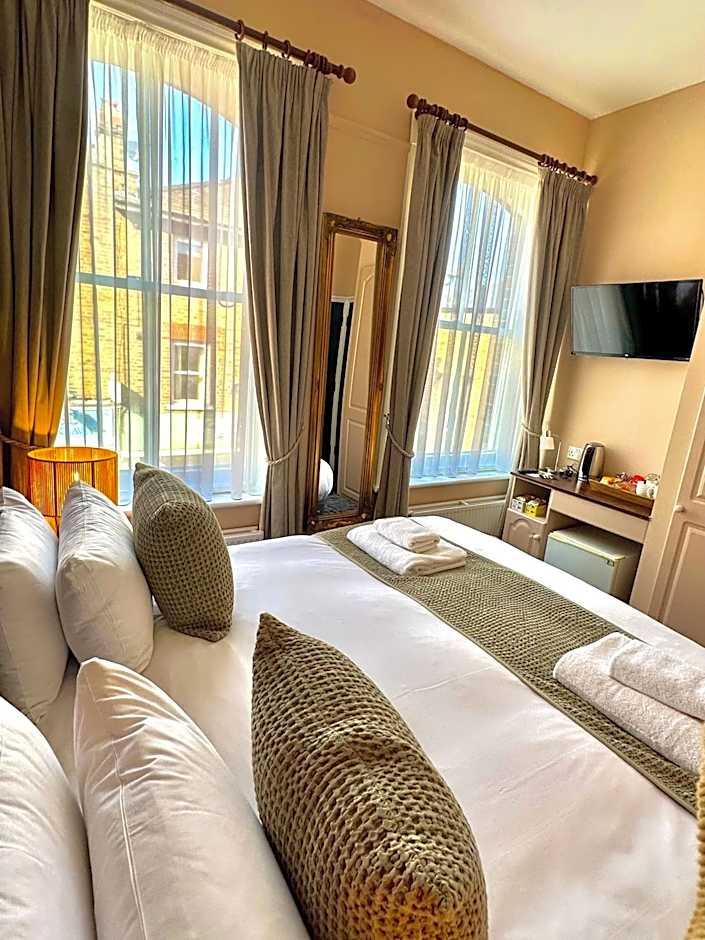 The Red Cow - Guest House