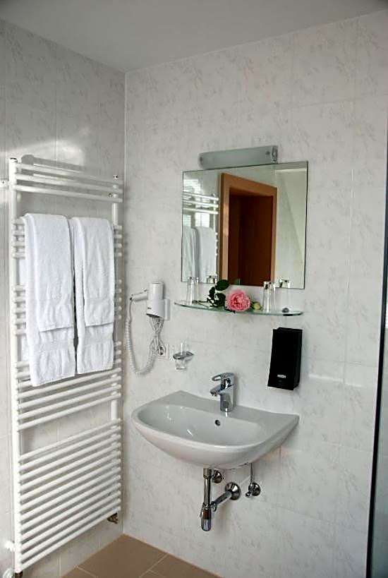 Der Löwen, Löwen Betriebs- und Management GmbH