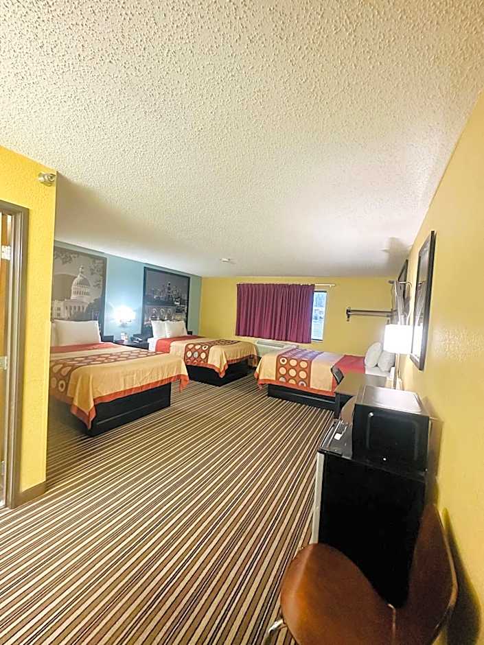 Super 8 by Wyndham Warrenton