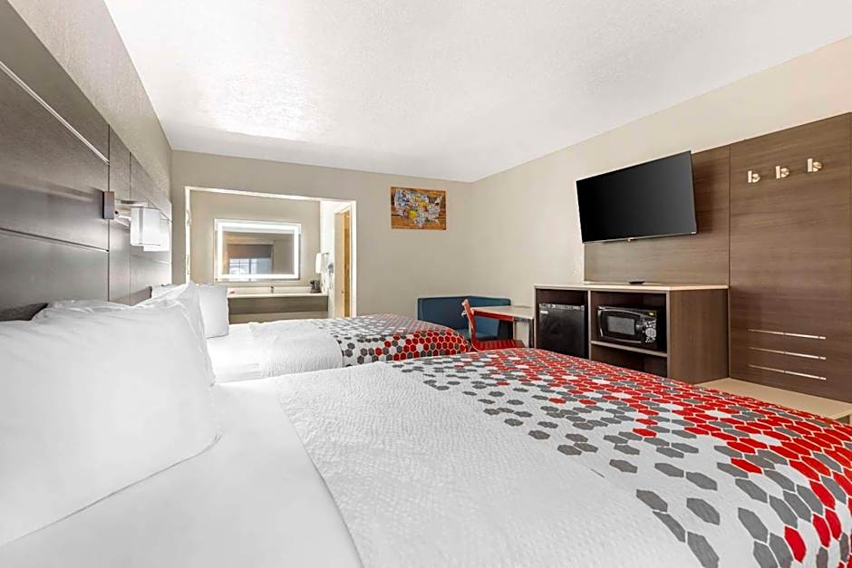 Econo Lodge Inn & Suites Near Lackland AFB