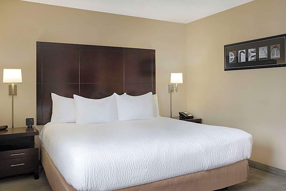 Days Inn by Wyndham Medicine Hat