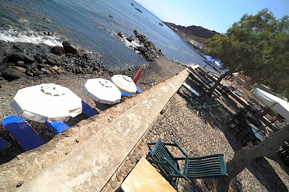 Akrotiri Hotel