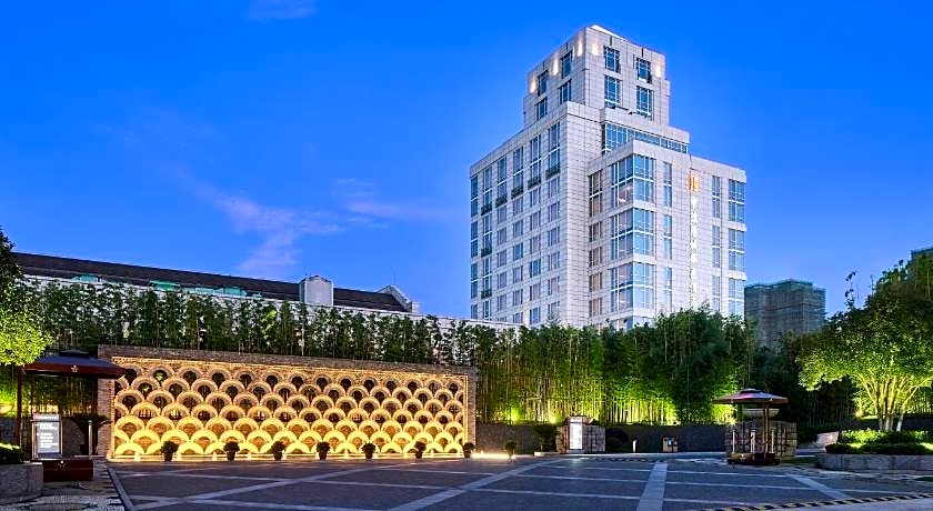 HUALUXE Ningbo Harbor City By IHG