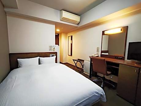 Semi Double Room - Non-Smoking