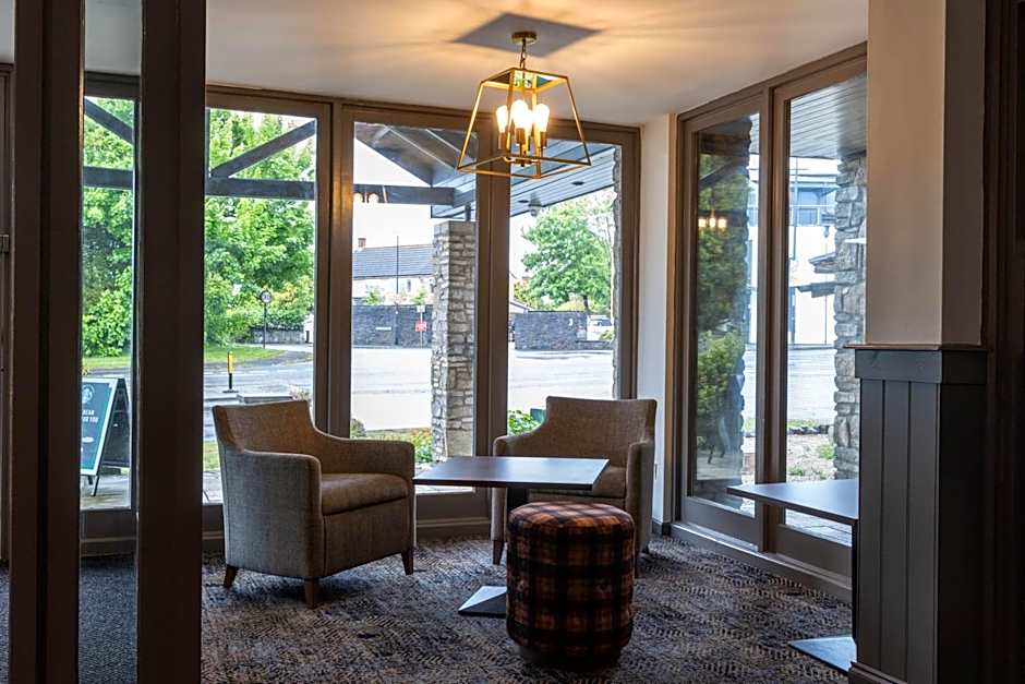 Almondsbury Inn & Lounge