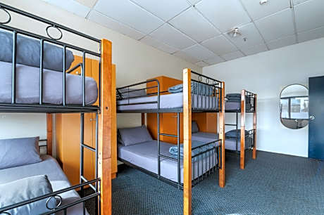 Bed in 6-Bed Mixed Dormitory Room