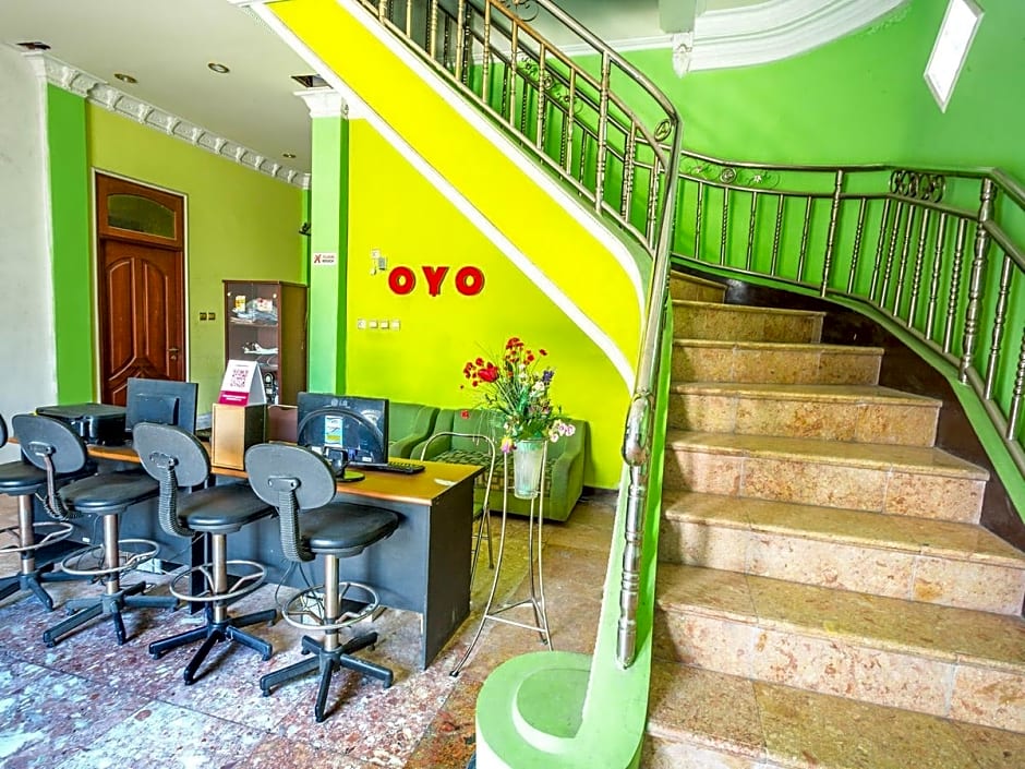 OYO 2848 Senaz Guesthouse
