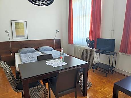 Deluxe Queen Studio