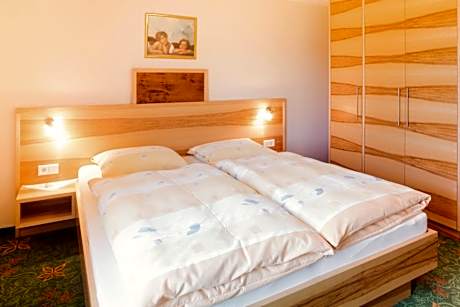 Apartment with Garden View