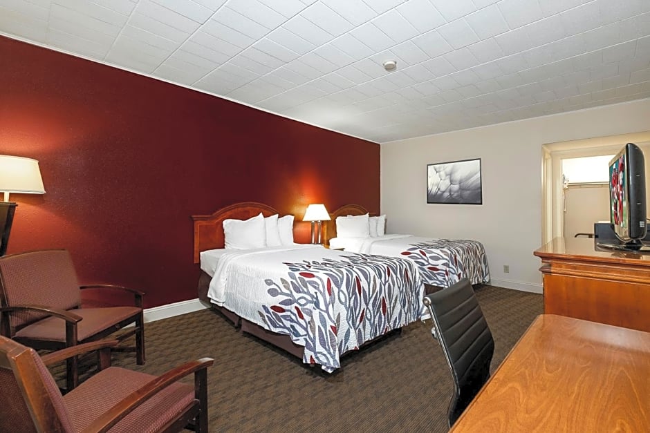 Red Roof Inn & Suites Hazleton