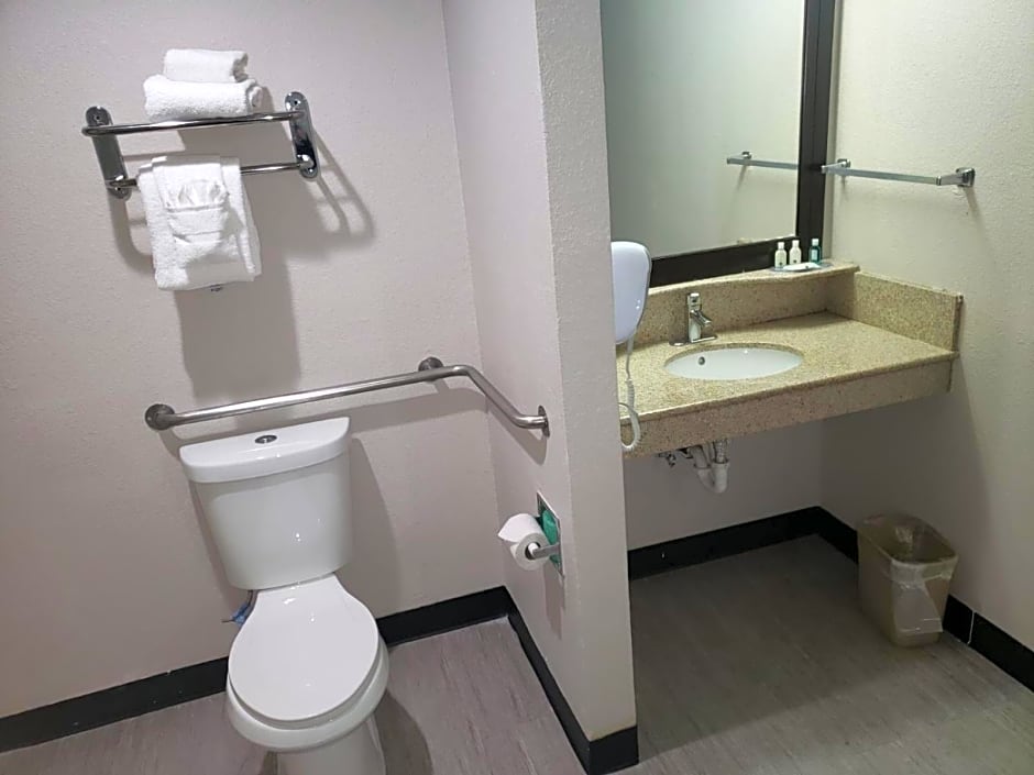 Quality Inn Airport East