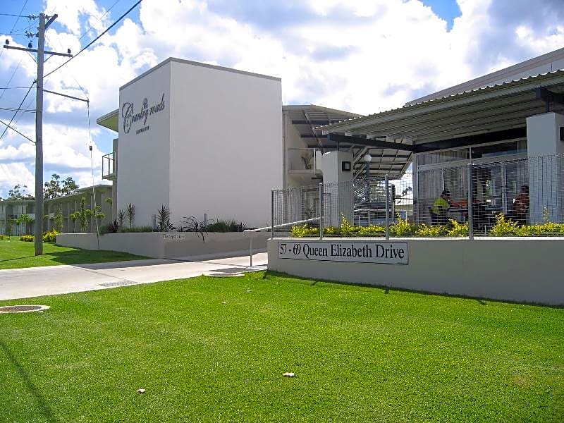 Country Roads Motor Inn