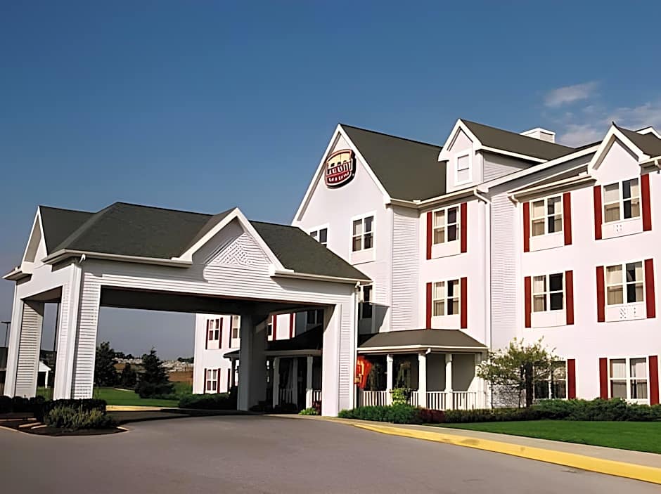Lancaster Inn & Suites
