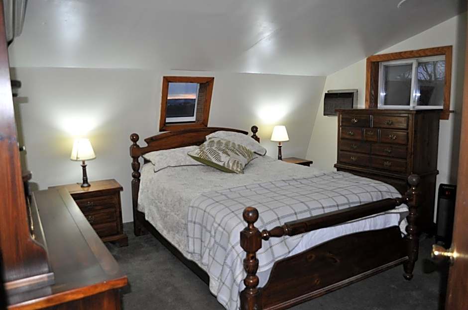 Lakewood Lodge & Restaurant